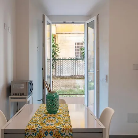 Eleonora Apartment *