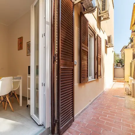 Eleonora Apartment